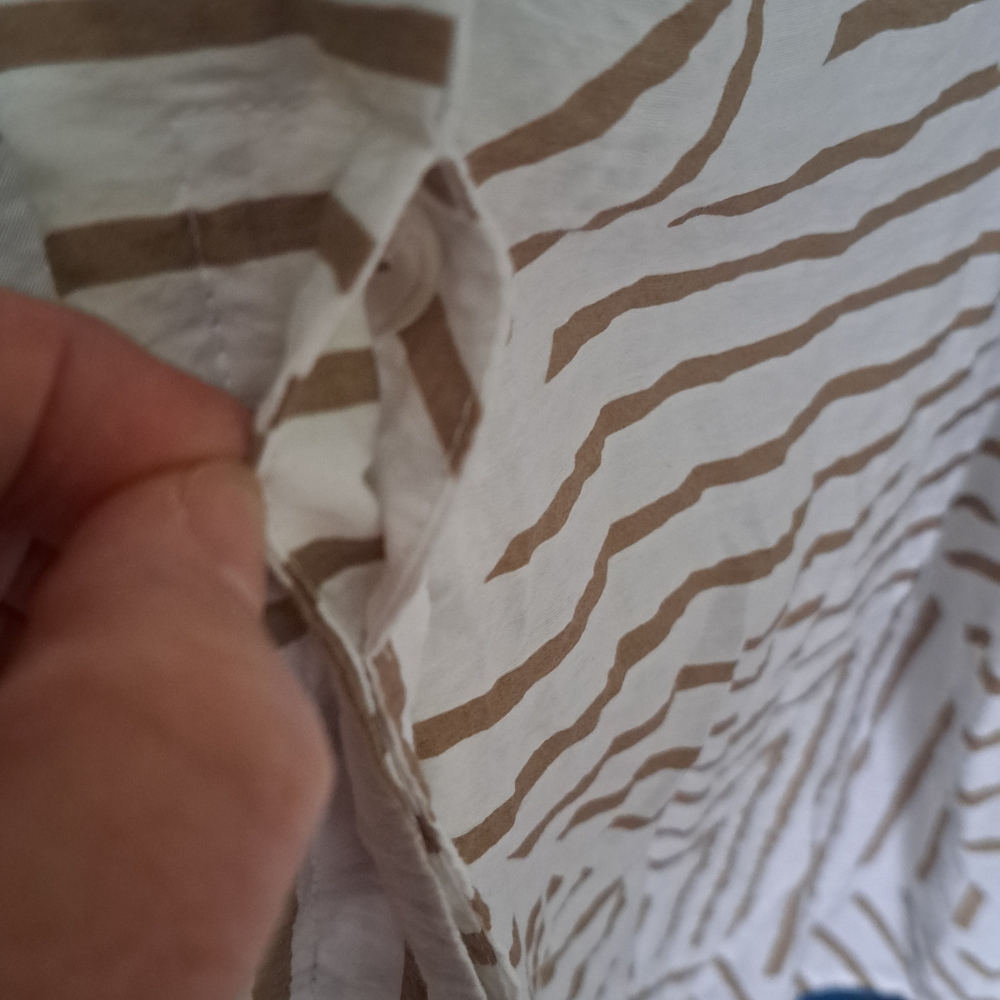 Casual Button Down Shirt with Geometric Pattern. Oversize - Picture 7 of 7
